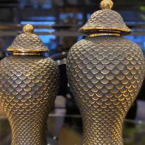 2 Lİ PORSELEN KÜP SİYAH GOLD DETAYLI 44cm 38cm